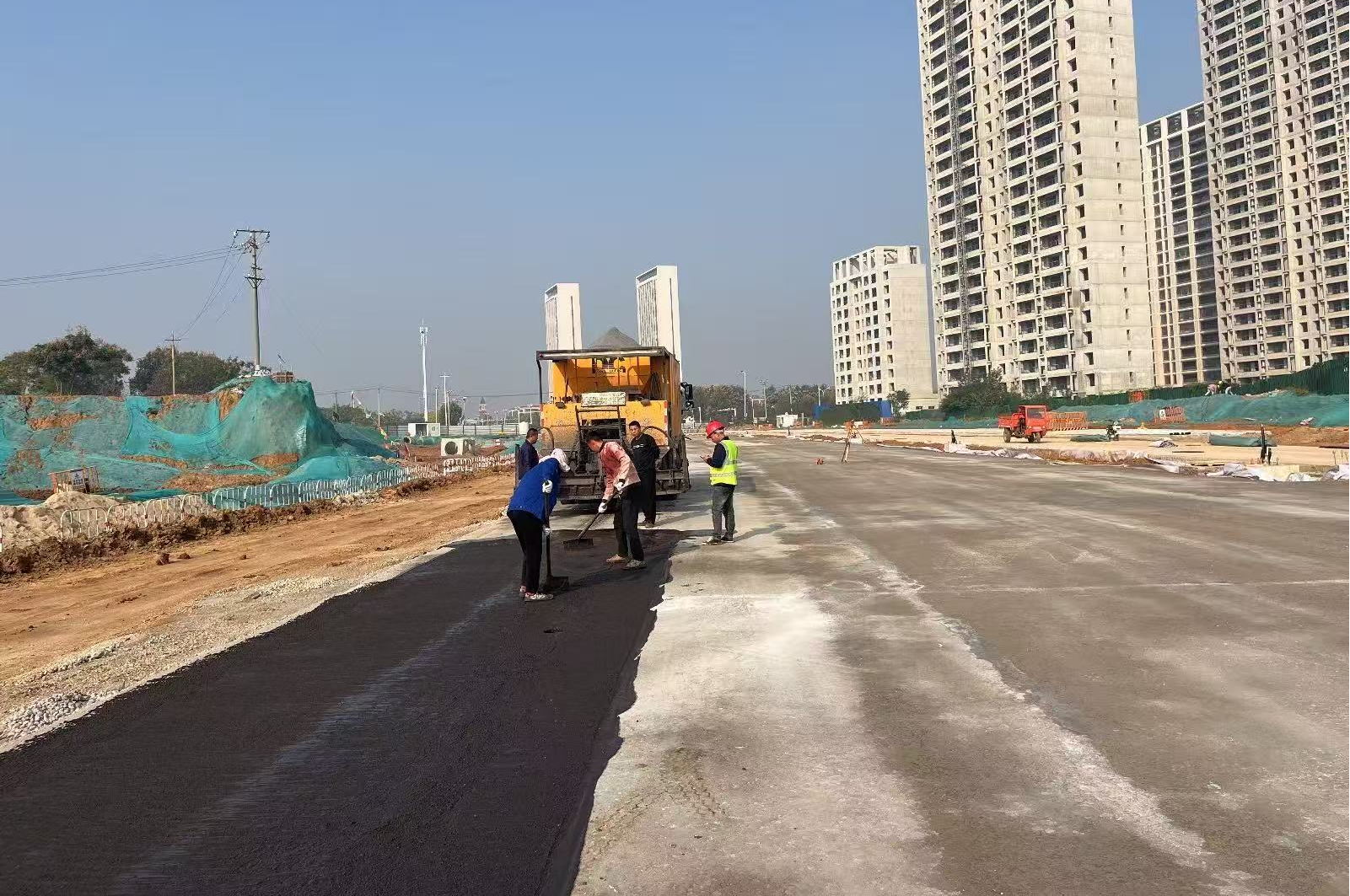 武鄂连接通道—高新二路(未来三路~区界）及周边配套改善工程